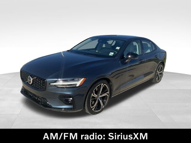 2023 Volvo S60 B5 Plus Dark Theme