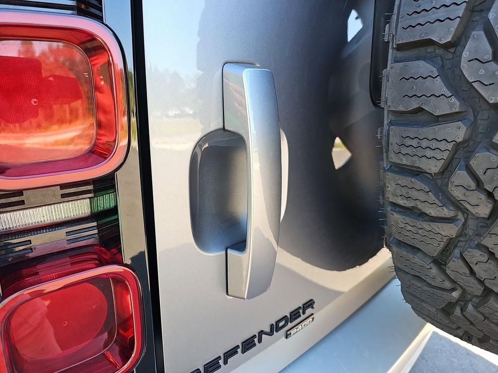 2023 Land Rover Defender 110 SE