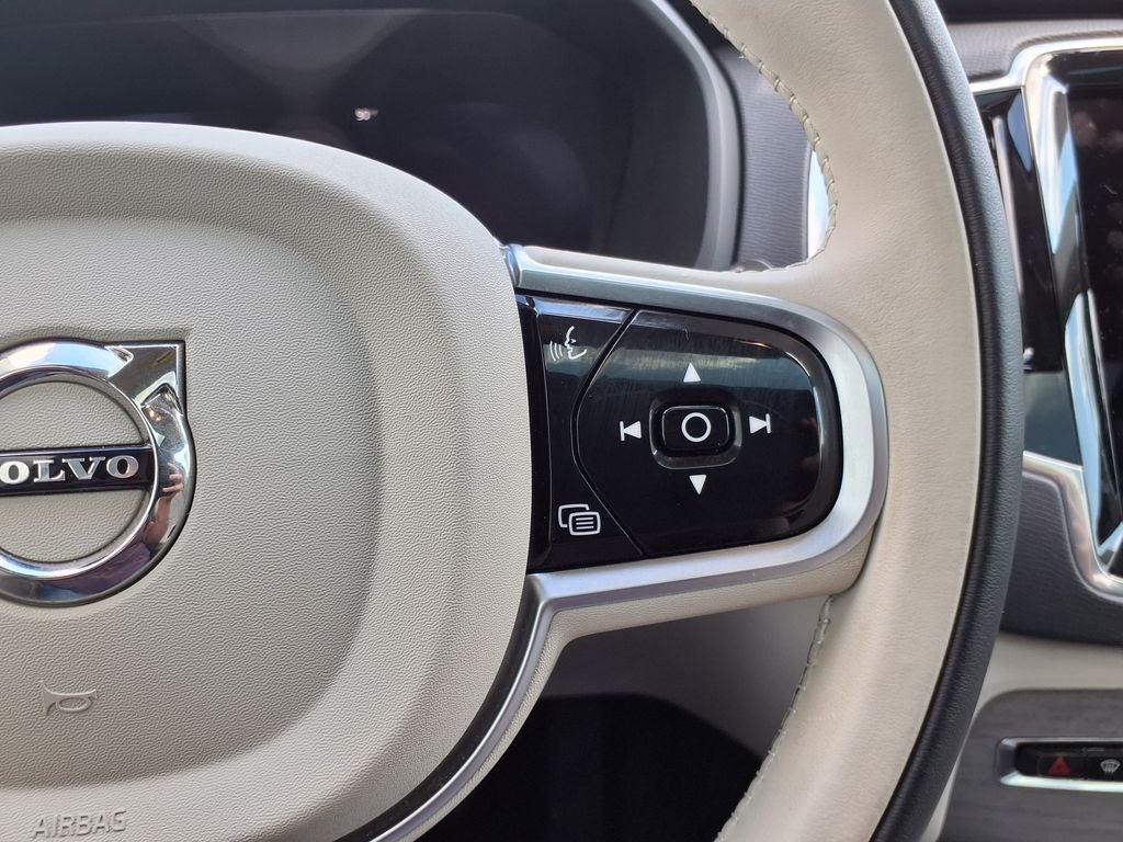 2025 Volvo XC90 B6 Plus 6-Seater