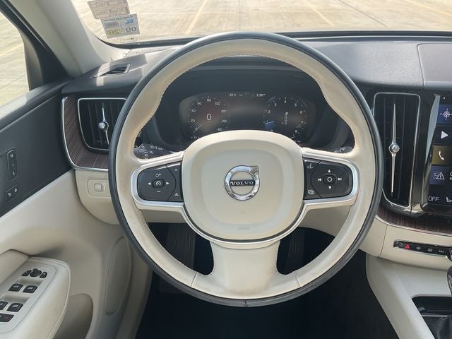 2021 Volvo XC60 T5 Momentum
