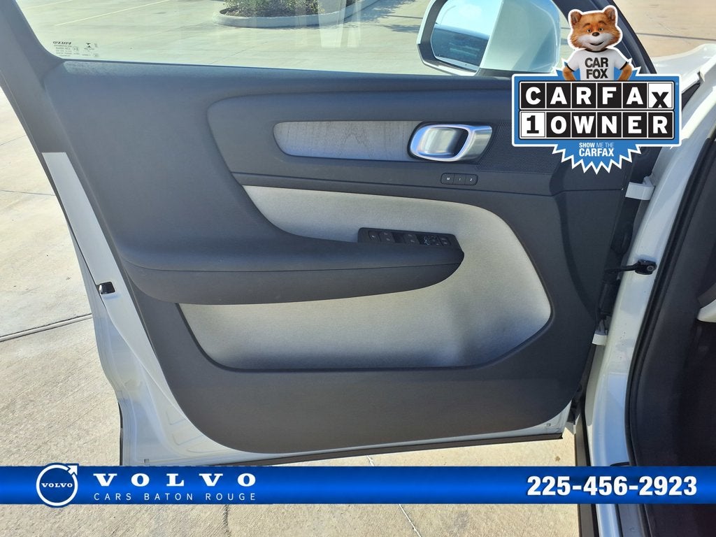 2023 Volvo XC40 B4 Plus Bright Theme