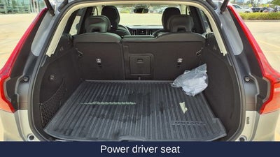 2023 Volvo XC60 B5 Ultimate Bright Theme