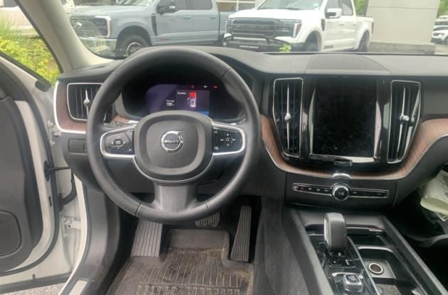 2023 Volvo XC60 B5 Plus Dark Theme