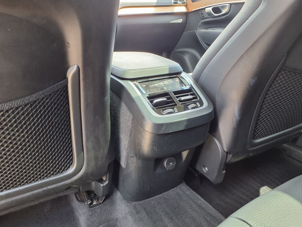 2024 Volvo XC90 B5 Plus