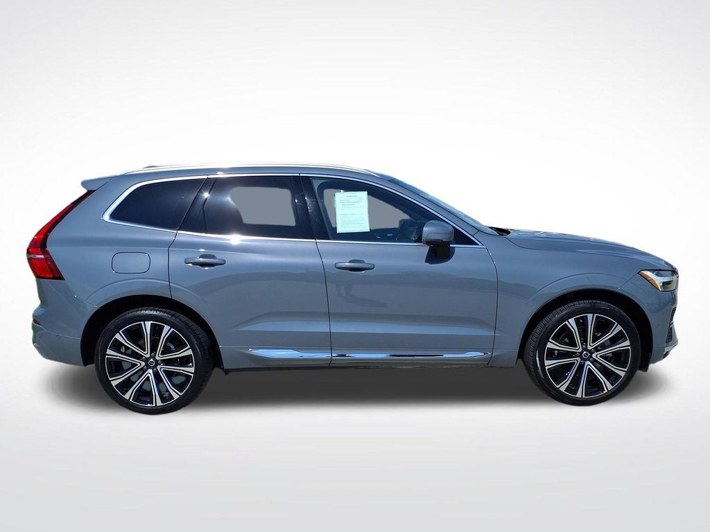 2023 Volvo XC60 B5 Ultimate Bright Theme
