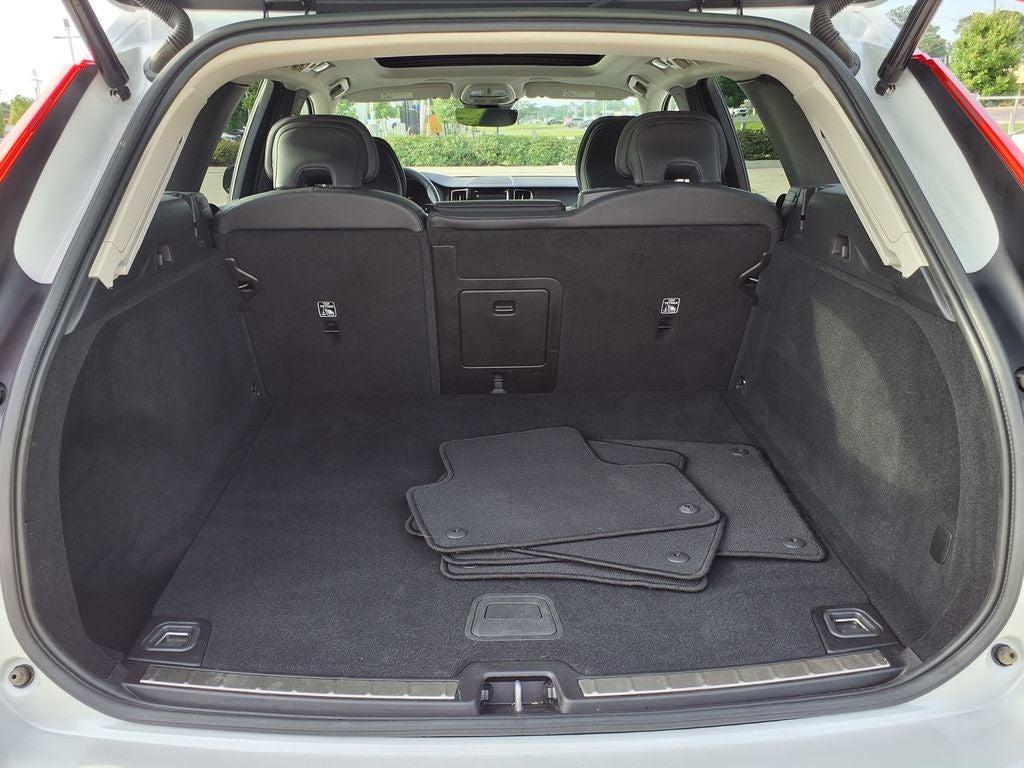 2024 Volvo XC60 B5 Plus Dark Theme