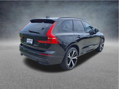 2024 Volvo XC60 B5 Ultimate Dark Theme