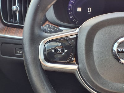 2023 Volvo XC60 B5 Plus Dark Theme