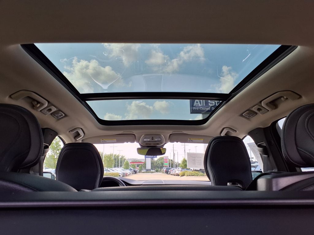 2023 Volvo XC60 B5 Plus Dark Theme