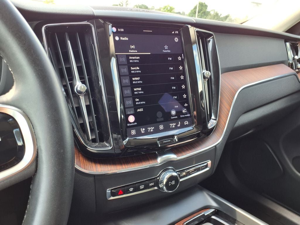 2023 Volvo XC60 B5 Plus Dark Theme