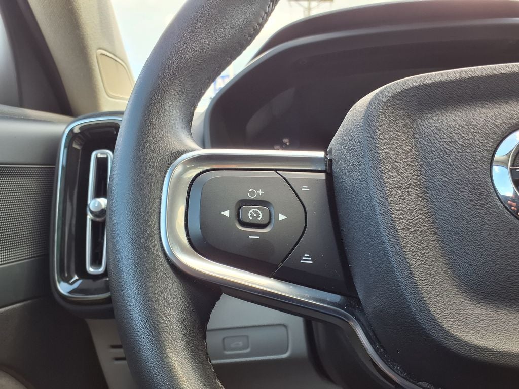 2023 Volvo XC40 B5 Plus Bright Theme
