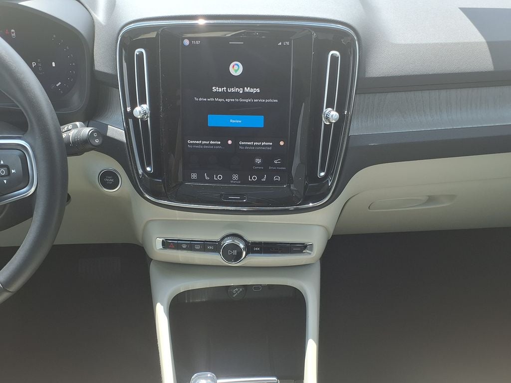 2024 Volvo XC40 B5 Plus Bright Theme