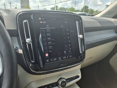 2024 Volvo XC40 B5 Plus Bright Theme
