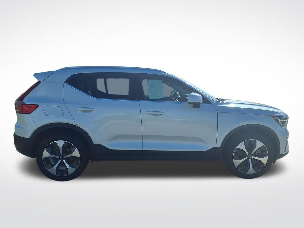 2023 Volvo XC40 B5 Plus Bright Theme