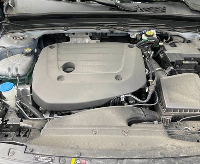 2023 Volvo XC40 B5 Plus Dark Theme