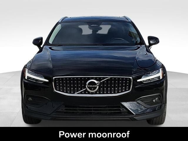 2025 Volvo V60 Cross Country B5 Plus