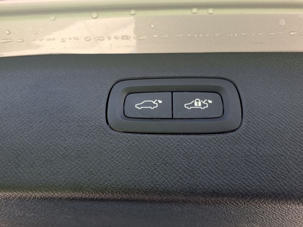 2025 Volvo XC90 B5 Core