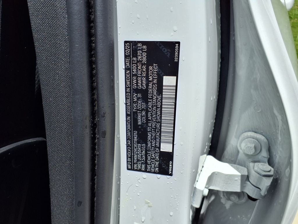 2025 Volvo XC60 B5 Plus