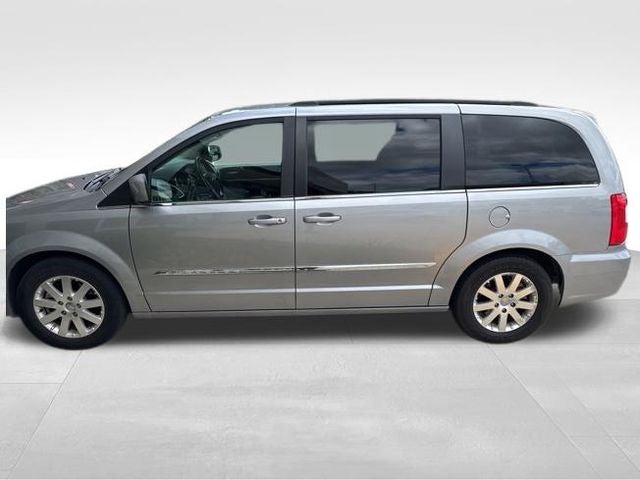 2016 Chrysler Town &amp; Country Touring