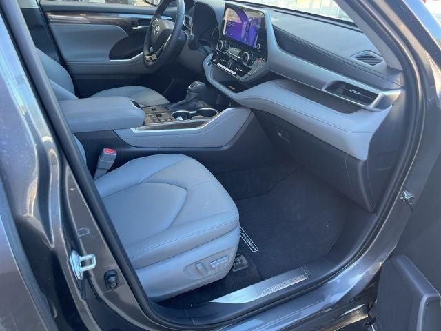 2025 Toyota Highlander Hybrid Platinum