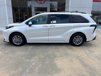 2026 Toyota Sienna XLE 8 Passenger