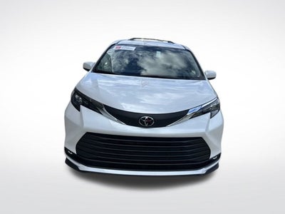 2026 Toyota Sienna XLE 8 Passenger