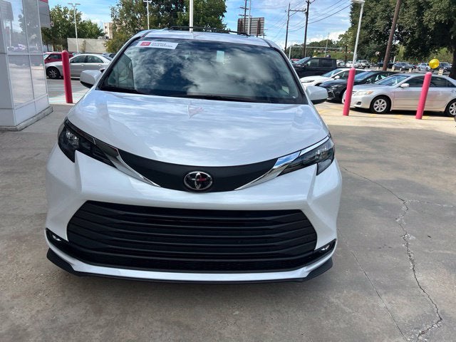 2026 Toyota Sienna XLE 8 Passenger