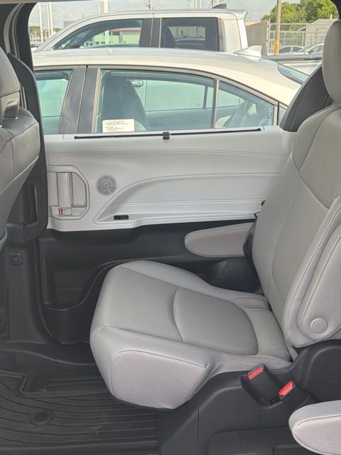 2026 Toyota Sienna XLE 8 Passenger