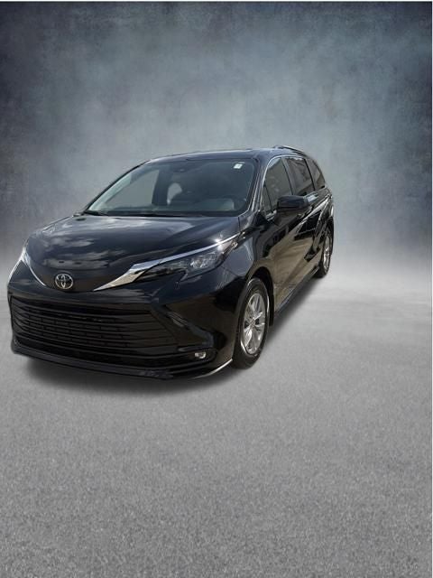 2026 Toyota Sienna XLE 8 Passenger