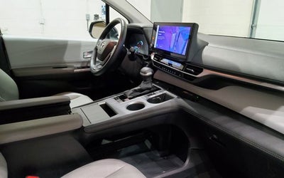2024 Toyota Sienna XLE 8 Passenger