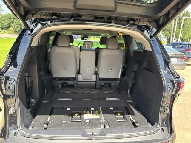 2026 Toyota Sienna XLE 8 Passenger