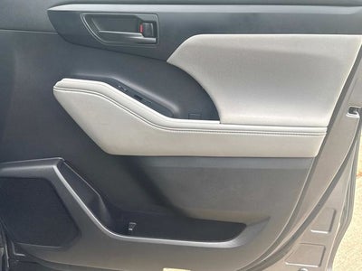 2022 Toyota Highlander LE