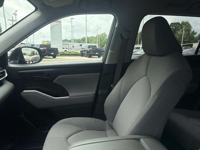 2022 Toyota Highlander LE