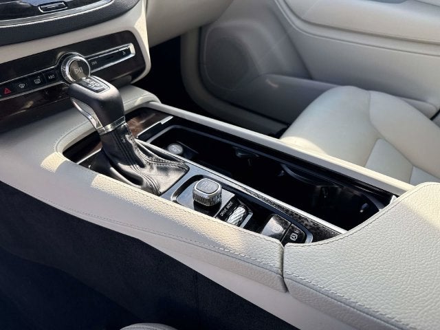 2019 Volvo XC90 T6 Momentum