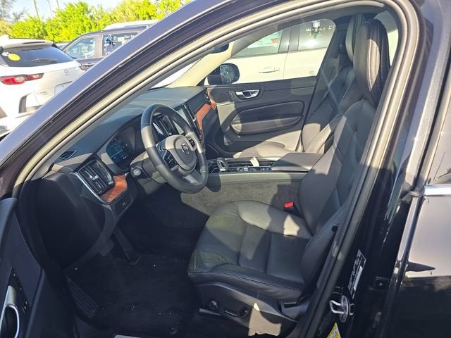 2023 Volvo XC60 B5 Plus Bright Theme