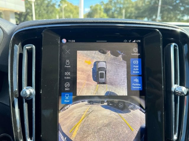 2024 Volvo XC40 B5 Plus Bright Theme