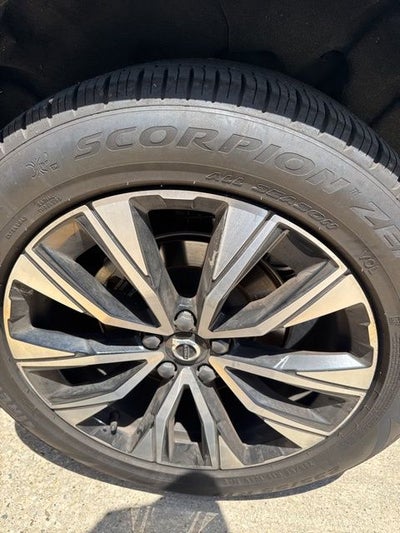 2025 Volvo XC60 B5 Plus